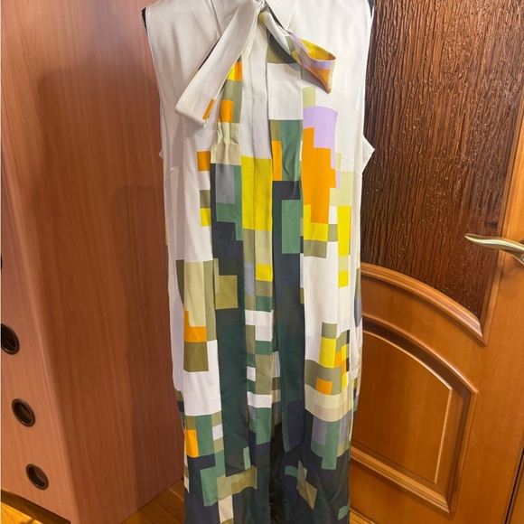 Akris Pixel Flowers Sleeveless Silk Crepe
Shirtdress 16 - Picture 9 of 16